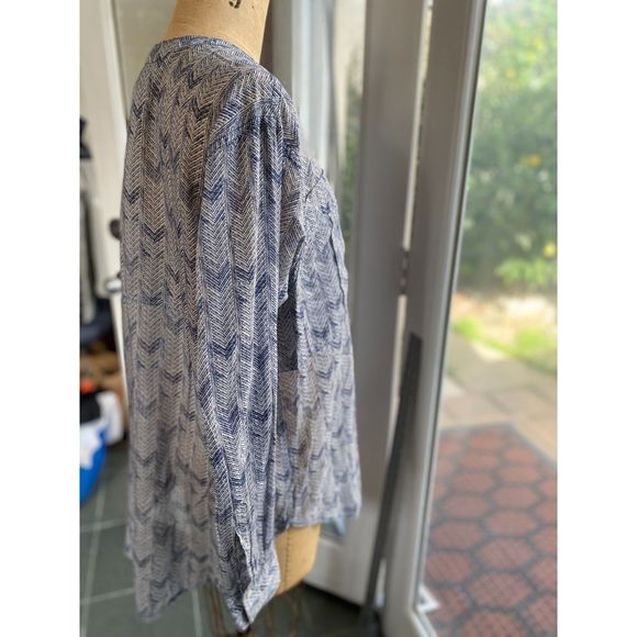 ALC Cotton Blu & White Graphic Print Button Down Long Sleeve Top SZ M  Made USA - Picture 3 of 8